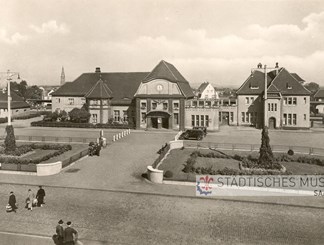 „Bahnhof ‚Saarlouis‘ in Roden“, Postkarte, um 1940