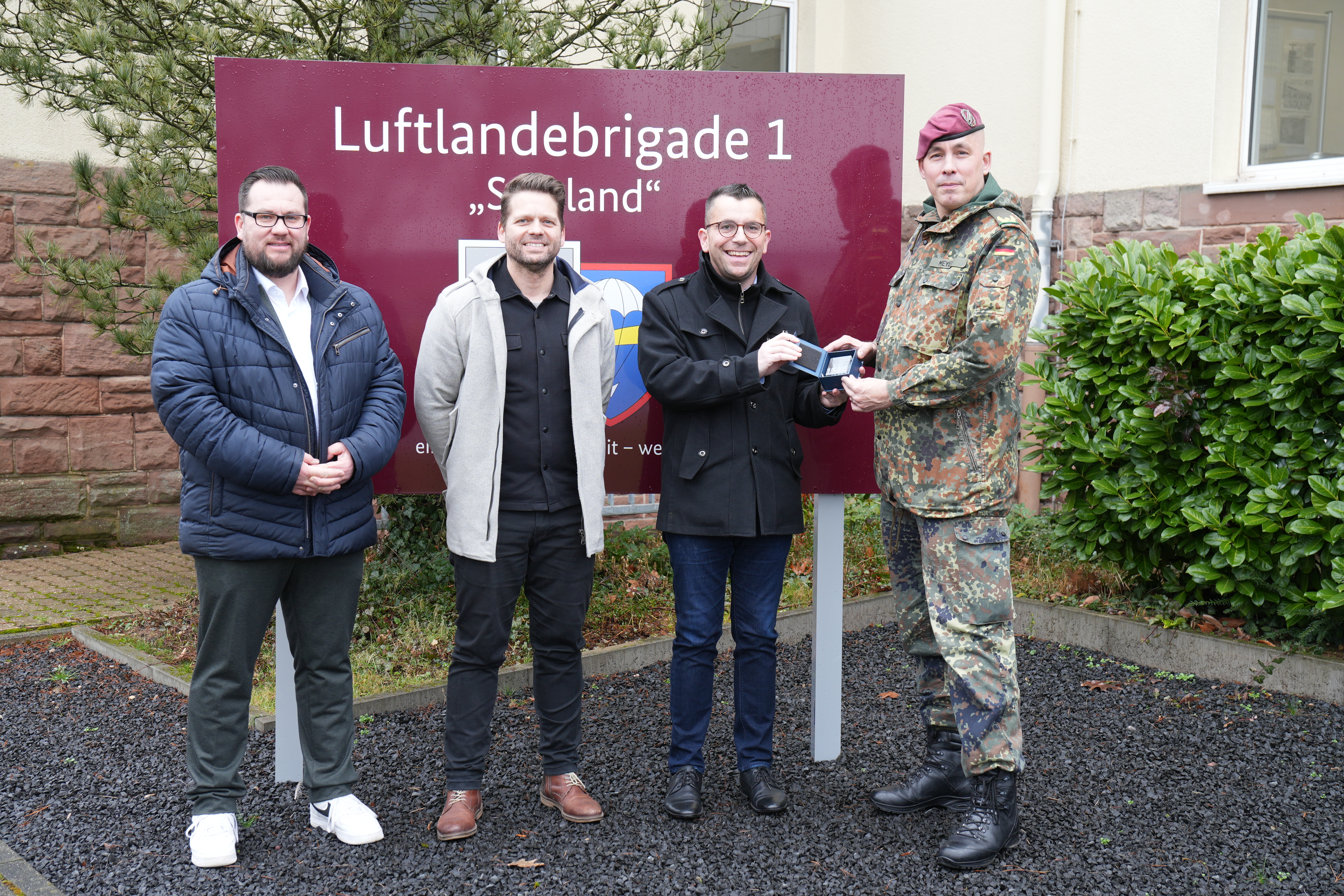 Saarlouis ist stolz auf ihre Bundeswehr: Oberbürgermeister Marc Speicher besucht frisch ernannten General Markus Meyer