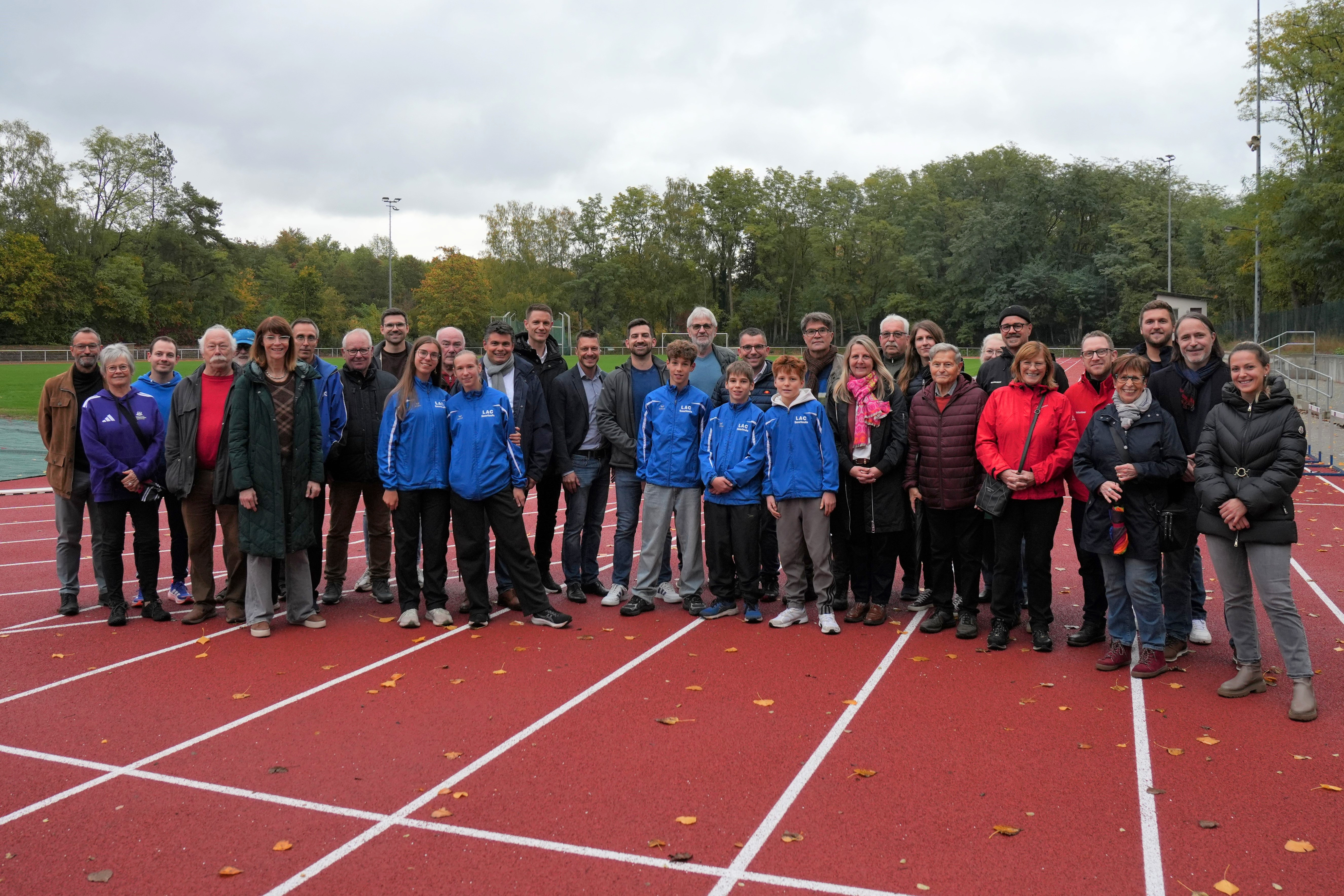 Neue Tartanbahn im Stadion „Großer Sand“ offiziell eröffnet