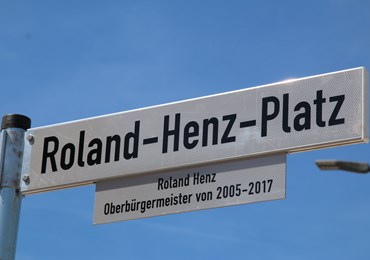 Für immer im Herzen seiner Stadt: Roland-Henz-Platz ehrt unvergessenen Oberbürgermeister 