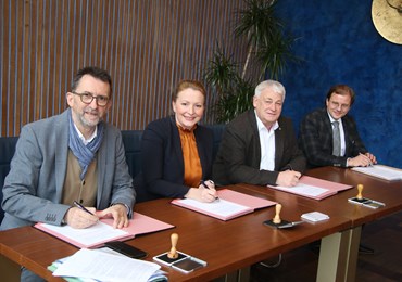 Erbbaurecht-Vereinbarung zwischen Stadt und Land unterschrieben: Die Johann-Hinrich-Wichern-Schule bekommt eine neue Sporthalle