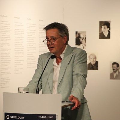 Direktor des Institutes für aktuelle Kunst, Dr. Andreas Bayer 